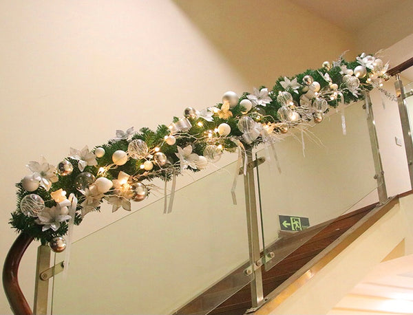 Faye Christmas Garland with Ornaments
