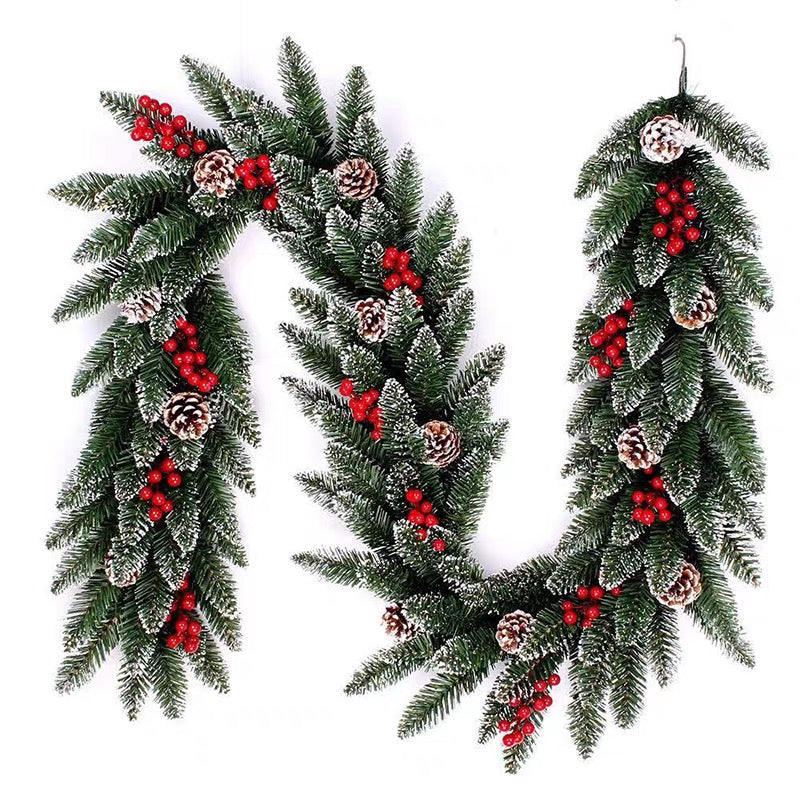 Faye Christmas Garland - Berry