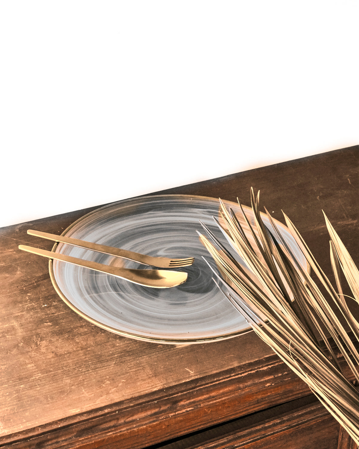 Aura Gold Rimmed Serving Plate